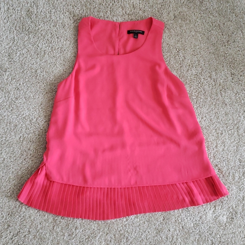 Banana Republic Pink Sleeveless blouse. Size small